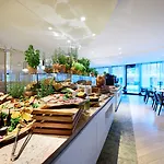 Baltic Park Molo By Zdrojowa Apartahotel 4*