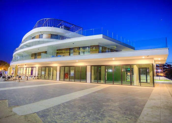 Baltic Park Molo By Zdrojowa Aparthotel 4*