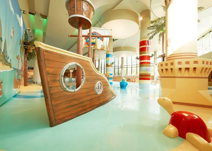 Aparthotel Baltic Park Molo By Zdrojowa 4*